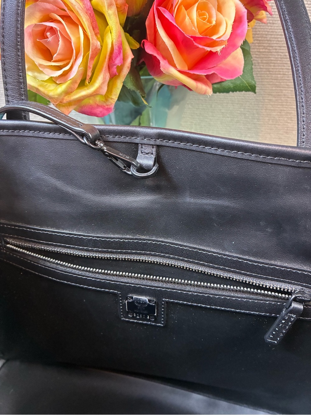 MCM Medium Visetos Aren Tote in Black & White Checkerboard - Pristine! ๐ฅ - Picture 10 of 14